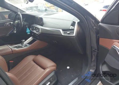 2022 BMW X6 xDrive40I z USA, uszkodzony, nr VIN 5UXCY6C00N9J42922